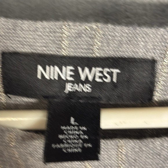 Nine West sweater size large Women's Gray Sweater with accent striped oversized - Picture 3 of 6